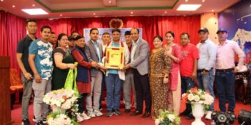 लमजुङ सेवा समाज कतारले गर्यो वरिष्ठ लोकगायक राजु परियारलाई सम्मान